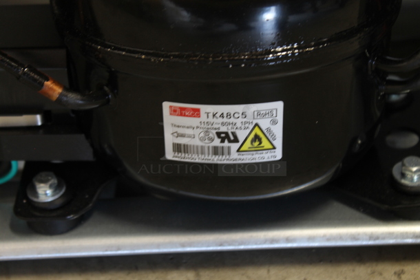 BRAND NEW SCRATCH AND DENT! Frigidaire EFMIS155 Beverage Center 126 Cans Stainless Steel 4.4 cu. ft 115 Volts, 1 Phase. Tested and Working! - Image 4 of 5