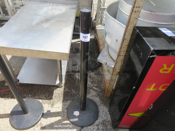 One Crowd Control Pole.  - Image 1 of 1