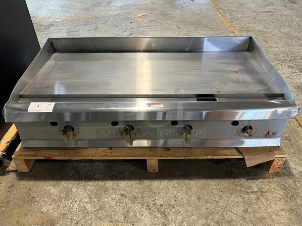 BRAND NEW SCRATCH AND DENT! Cooking Performance Group Model 351GTCPG48NL Stainless Steel Commercial Countertop Natural Gas Powered Flat Top Griddle w/ Thermostatic Controls. 120,000 BTU. 48x27x10. Tested and Working!