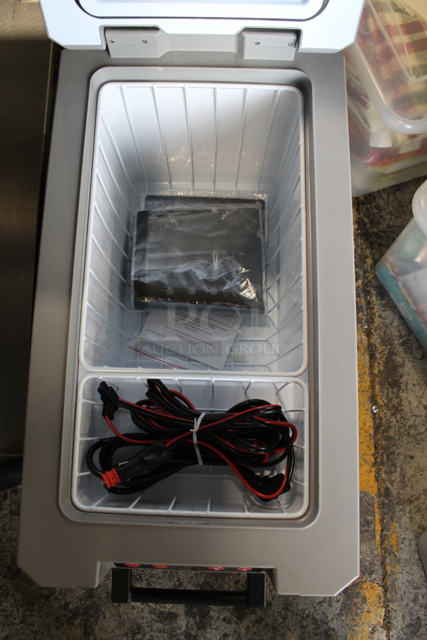 Whynter FMC-350XP Metal Commercial Countertop 34 Quart Compact Fast Freeze Portable Refrigerator, Real Freezer for Car, Home, Camping, RV-8°F to 50°F. 110-120 Volts, 1 Phase. Tested and Working! - Image 5 of 5