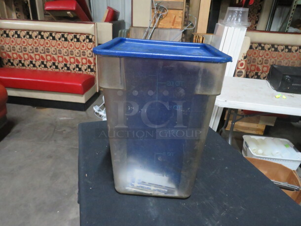 22 Quart Food Storage Container With lid. 2XBID - Image 1 of 1