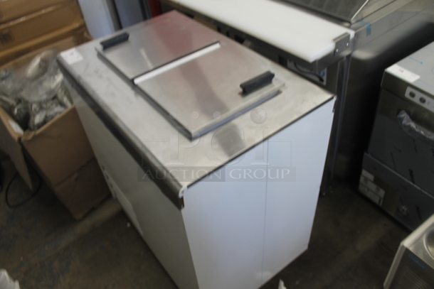 BRAND NEW SCRATCH AND DENT! 2022 Excellence HFF-2-HC Stainless Steel Commercial Chest Freezer w/ Center Hinge Lid. 115 Volts. 1 Phase. Tested and Working! - Image 3 of 5