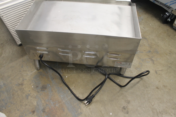 BRAND NEW SCRATCH AND DENT! Avantco 177EG24N Stainless Steel Commercial Countertop Electric Powered Flat Top Griddle. 208/240 Volts.  - Image 5 of 6