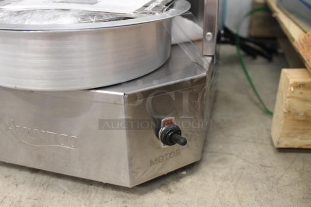 BRAND NEW SCRATCH AND DENT! Avantco 177VBE101A Stainless Steel Commercial Countertop Electric Powered 20 lb. Vertical Broiler. 120 Volts, 1 Phase. Tested and Working! - Image 5 of 8