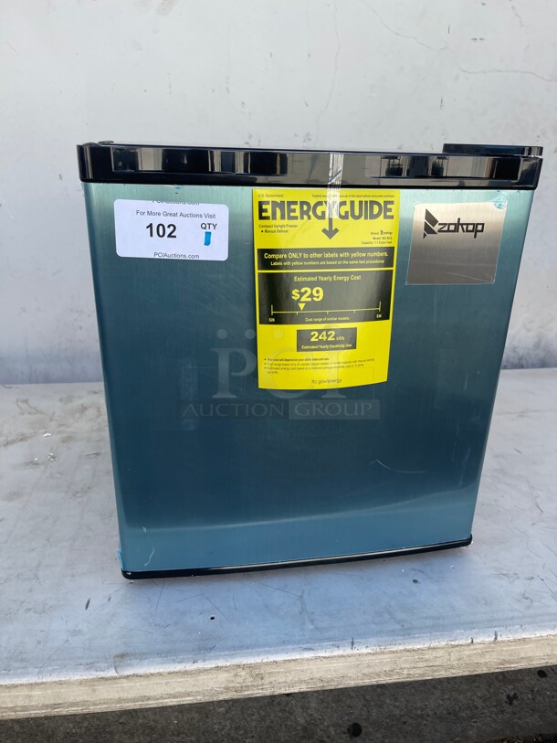 Brand New! Upright Commercial Counter Top  Freezer 115 Volt NSF Tested and Working! - Image 8 of 11