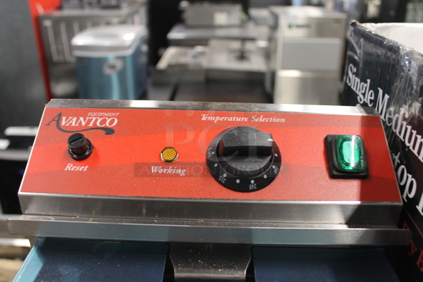 BRAND NEW SCRATCH AND DENT! Avantco 1771F200 Commercial Stainless Steel Electric Single Countertop Fryer With Night Cover and Fry Baskets. 208-240V. Tested And Working!  - Image 5 of 10