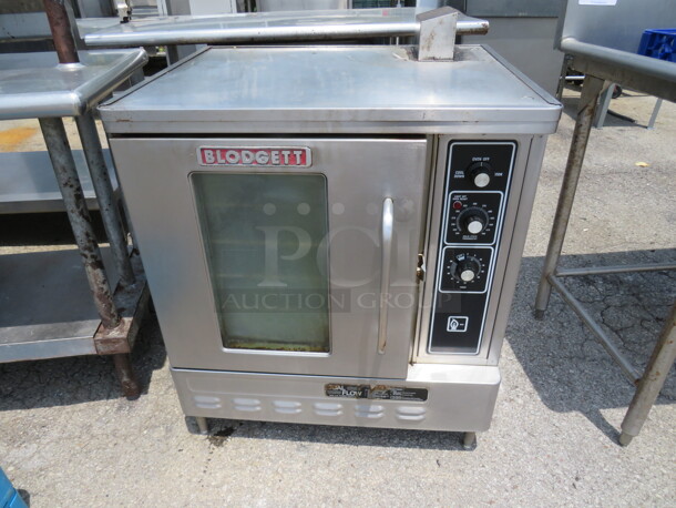 One Blodgett Half Size Electric Convection Oven With 5 Racks. 30X28X41 - Image 1 of 2