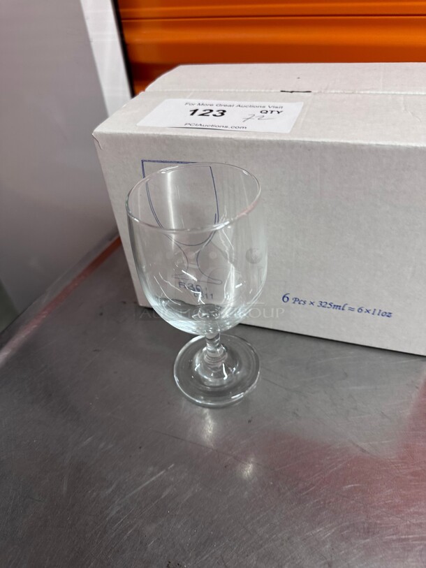 New! Beautiful Commercial 11 oz. Customizable Wine Glass NSF Great For Any Bar - Image 1 of 5
