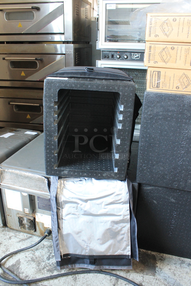 BRAND NEW! Rubbermaid Pro Serve Insulated Food Carrying Bags w/ Black Insert.  - Image 5 of 5