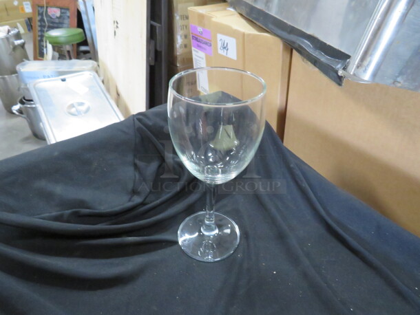 NEW 10.5oz Excaliber Wine  Glass. 12XBID
