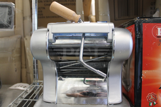 LIKE NEW! Imperia Pasta Presto Metal Countertop 5 3/4" Pasta Machine 720. 120 Volts, 1 Phase. Unit Has Only Been Used a Few Times! Tested and Working! - Image 3 of 6
