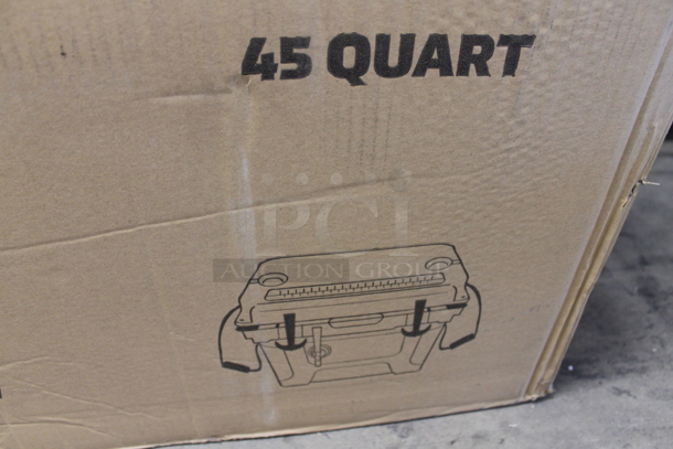 LIKE NEW! CaterGator JB45WH White 1 Faucet 47 Qt. Insulated Jockey Box with 69 ft. Coil - Image 4 of 12