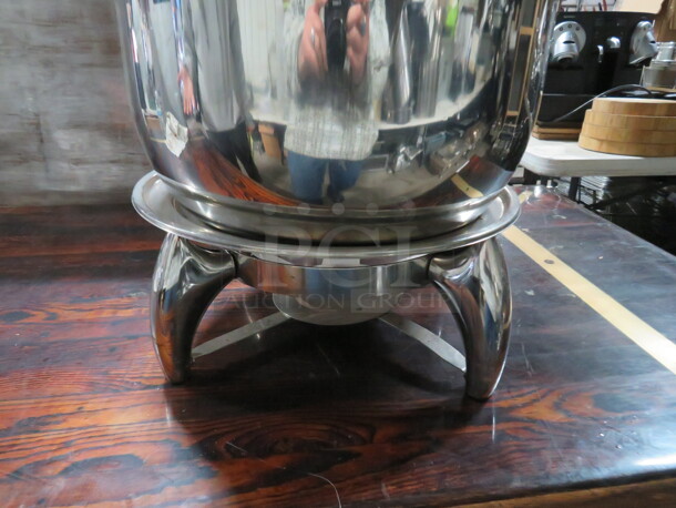 One Tablecraft 11 Quart Stainless Steel Quick View Induction Chafer With Stand. #CW40182 - Image 2 of 3