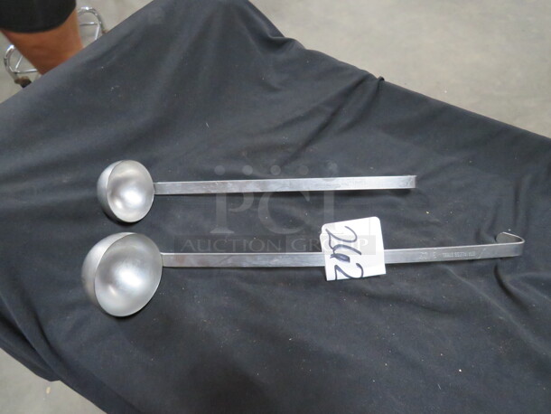 Assorted Size Stainless Steel Ladle. 2XBID