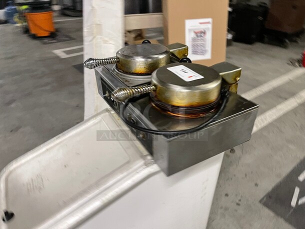 TOASTMASTER DOUBLE COMMERICAL WAFFLE IRON NSF 115 Volt Tested and Working! - Image 3 of 9