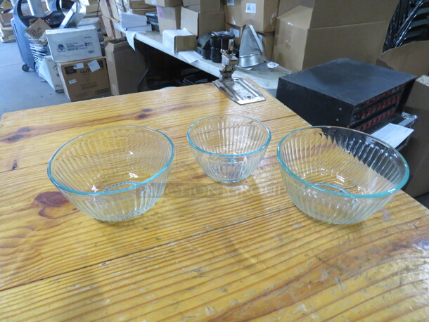 Assorted Size Pyrex Glass Bowls. 3XBID