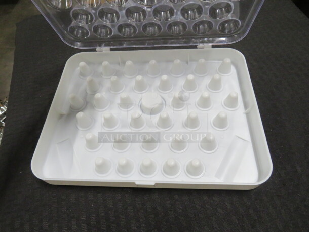 One Decorator Tip Carry Case. - Image 1 of 1