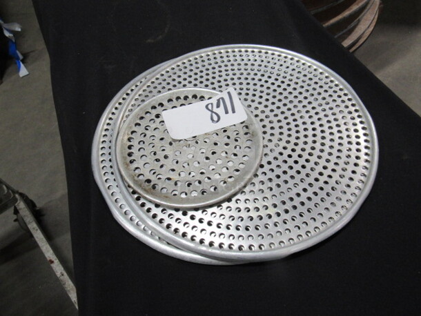 Assorted Size Perforated Pizza Pans. 5XBID