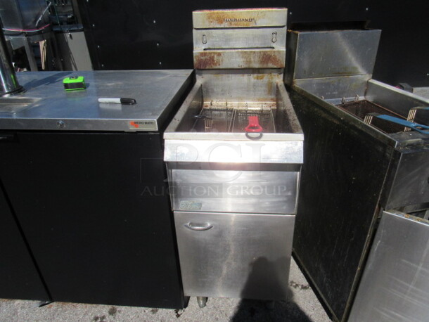 One Pitco Frialator Natural Gas Deep Fryer With 2 Baskets. Model# 14BAS. 16X32X48 - Image 1 of 2