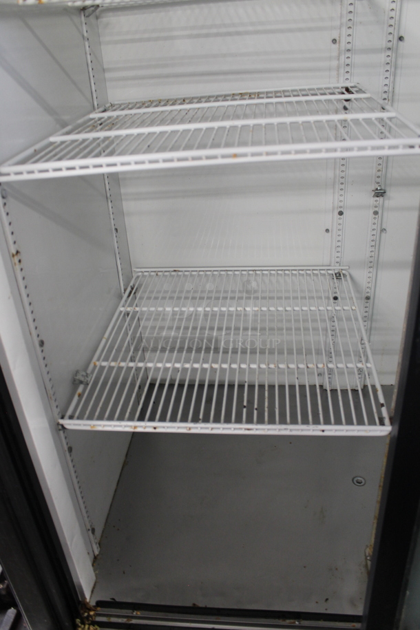 True GDM-37 Metal Commercial 2 Door Reach In Cooler Merchandiser w/ Poly Coated Racks. 115 Volts, 1 Phase. Tested and Working! - Image 5 of 8