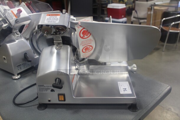 NEW! Varimixer Model 10.30/N Commercial Countertop Meat/Cheese Deli Slicer. 24x14x17. 120V/60Hz.  - Image 4 of 5