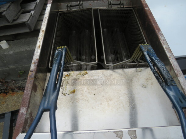 One Pitco Frialator Natural Gas Deep Fryer With 2 Baskets. 15.5X31.5X48.  - Image 3 of 3