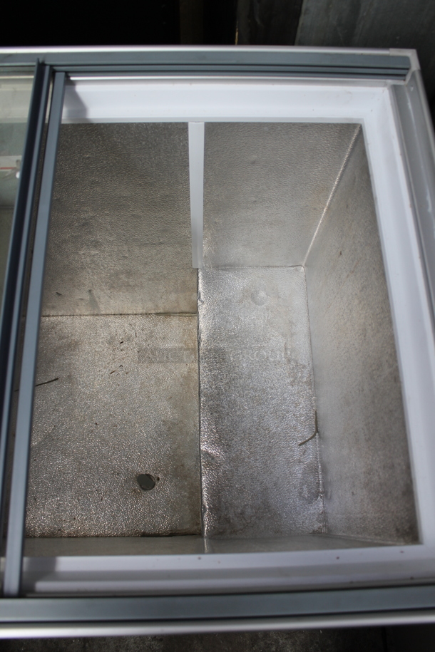 Vestfrost SCF940 Metal Commercial Chest Freezer Merchandiser. 115 Volts, 1 Phase. Tested and Working! - Image 4 of 6