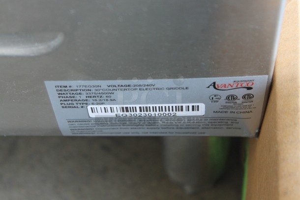 BRAND NEW SCRATCH AND DENT! Avantco 177EG30N Stainless Steel Commercial Countertop Electric Powered Flat Top Griddle w/ Thermostatic Controls. 208/240 Volts, 1 Phase. - Image 3 of 3