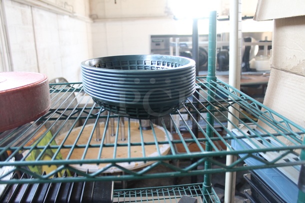 ALL ONE MONEY! Tier Lot of Various Items Including Poly Trays and Food Baskets - Image 4 of 4