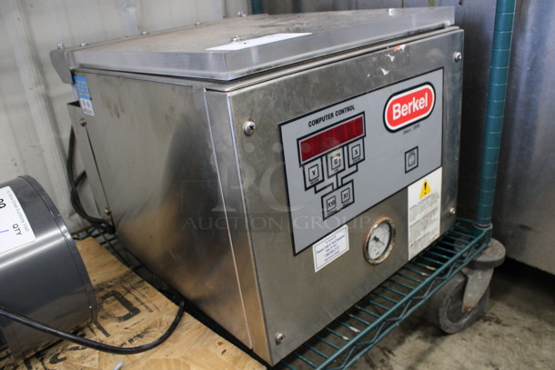 Berkel Model 250 Stainless Steel Commercial Countertop Vacuum Sealer. 115 Volts, 1 Phase. 17x21x15. Tested and Working! - Image 3 of 6