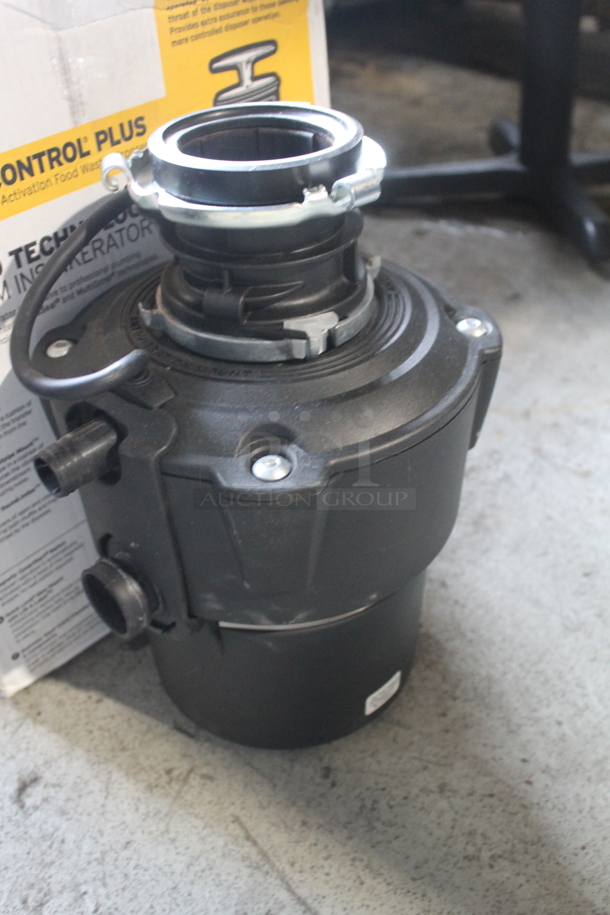 IN ORIGINAL BOX! Insinkerator PRO CVR CNTRL PLUS-4A Metal Commercial Garbage Disposal.  - Image 2 of 8