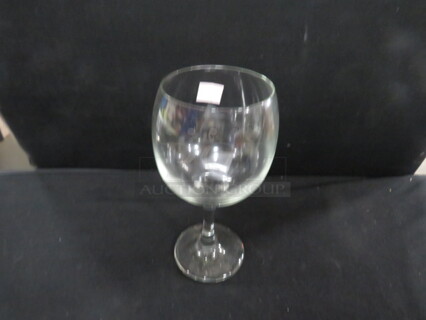 NEW Wine Glass. 8XBID