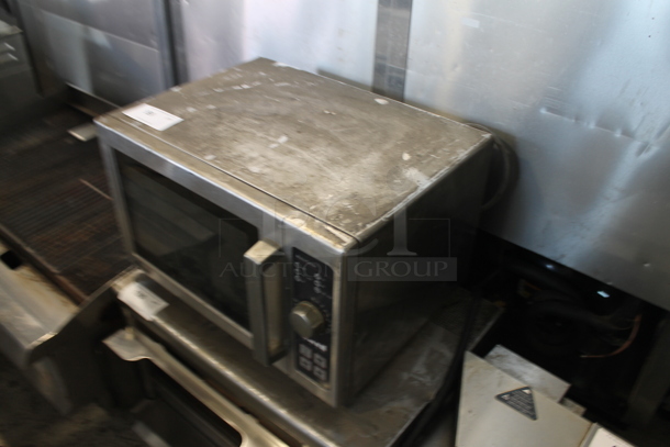 2016 Amana RCS10DSE Stainless Steel Commercial Countertop Microwave Oven. 120 Volts, 1 Phase. - Image 2 of 8
