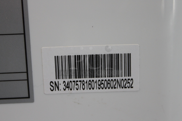 BRAND NEW SCRATCH AND DENT! Midea MDCDP-70AEN1-BBO 70 Pint Dehumidifier. 115 Volts, 1 Phase. Tested and Working! - Image 7 of 8
