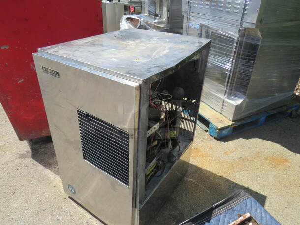 One Hoshizaki Ice Maker. Model# KM-630MRE. 120/208-230 Volt. 1 Phase. 22X28X38. No Remote. - Image 3 of 3