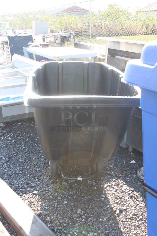 BRAND NEW SCRATCH AND DENT! Lavex Black Poly Cart - Image 2 of 2