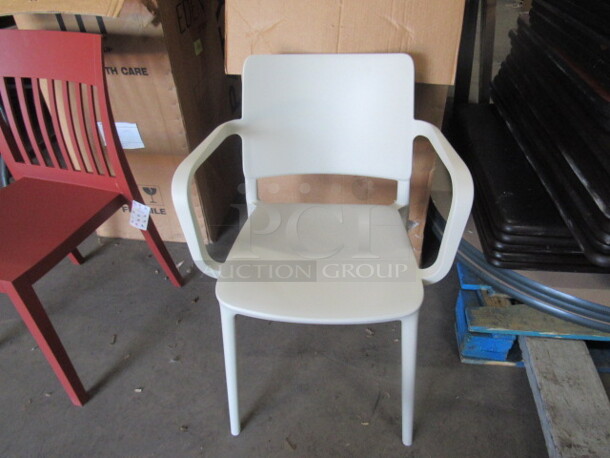 NEW Paptya Chair . 4XBID