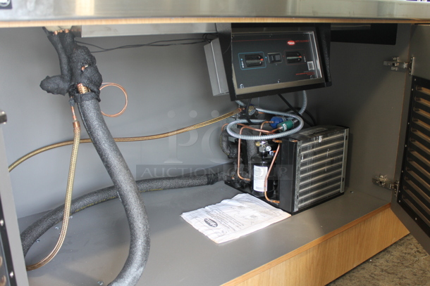 BRAND NEW! Hatco M7JP-0029-IAA-072 Commercial Electric Hot And Cold Serving Station With 2 Glass Overshelfs, Steel Counter and 4 Door Base Cabinet In Wood Style Finish. 115V, 1 Phase. Tested and Working! - Image 4 of 9