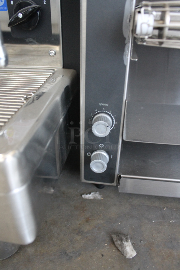 BRAND NEW SCRATCH AND DENT! Vollrath JT1H Stainless Steel Commercial Countertop Conveyor Toaster with 2 1/2" Opening. 120 Volts, 1 Phase. Tested and Working! - Image 3 of 6