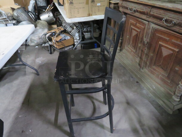 Black Metal Bar Height Chair With A Wooden Seat. 2XBID - Image 2 of 3