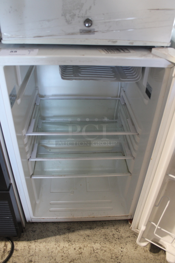 General Electric WMR04GADBWW White Metal Mini Cooler. 115 Volts, 1 Phase. Tested and Working! - Image 2 of 5