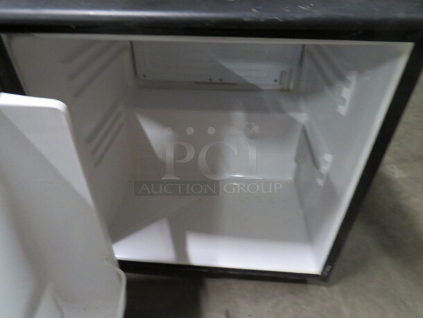 One 1 Door Counter Top Cooler. 110 Volt. Model# WBR-50 - Image 2 of 2