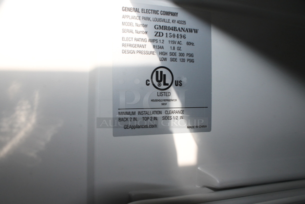 General Electric GMR04BANAWW Mini Cooler. 115 Volts, 1 Phase. Tested and Does Not Power On - Image 4 of 4