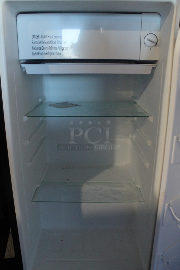 Galanz GLR33MBKE23 Metal Mini Cooler. 115 Volts, 1 Phase. Tested and Working! - Image 2 of 5