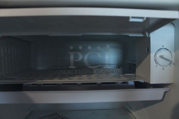 Galanz GLR33MBKE23 Metal Mini Cooler. 115 Volts, 1 Phase. Tested and Working! - Image 4 of 5