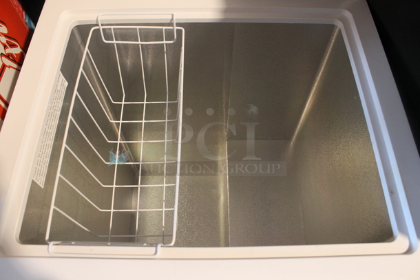 Thomson TFRF520-F-SM Metal Chest Freezer. 115 Volts, 1 Phase. Tested and Working! - Image 2 of 4