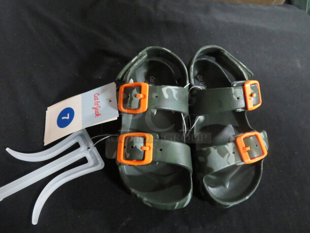 NEW Cat And Jack Size 7 Sandals. 4XBID - Image 1 of 2