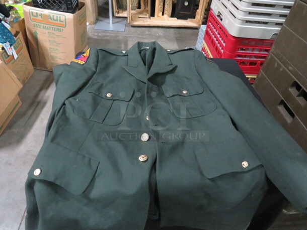 One Vintage Size 43 Regular Military Jacket