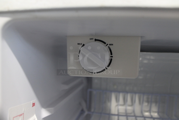 Indoff ARD244AW10R/L Metal Mini Cooler. 115 Volts, 1 Phase. Tested and Working! - Image 4 of 6