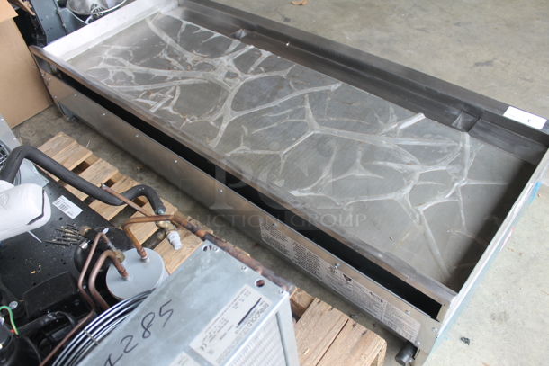 BRAND NEW! 2021 Avantco 177CAG60TG Stainless Steel Commercial Countertop Natural Gas Powered Flat Top Griddle w/ Thermostatic Controls. 175,000 BTU. Tested and Working! - Image 6 of 7